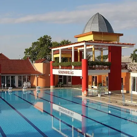 Toemoerkeny Utcai Vendeghaz 4*