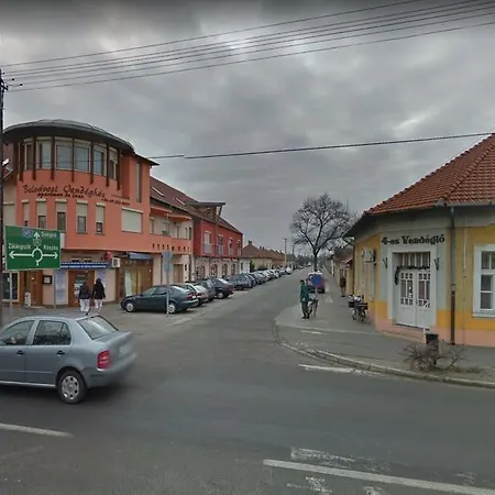 Гостевой дом Toemoerkeny Utcai Vendeghaz