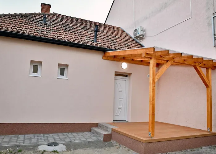 Toemoerkeny Utcai Vendeghaz